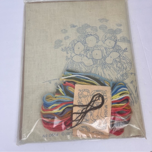Vintage Hummel Stitchery kit-“Little Friends”-NIP - Picture 9 of 10